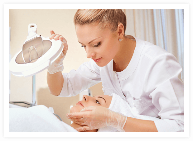 woman getting aesthetic service